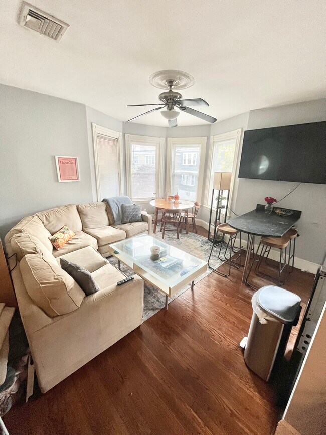 43 Hillside St, Unit 2