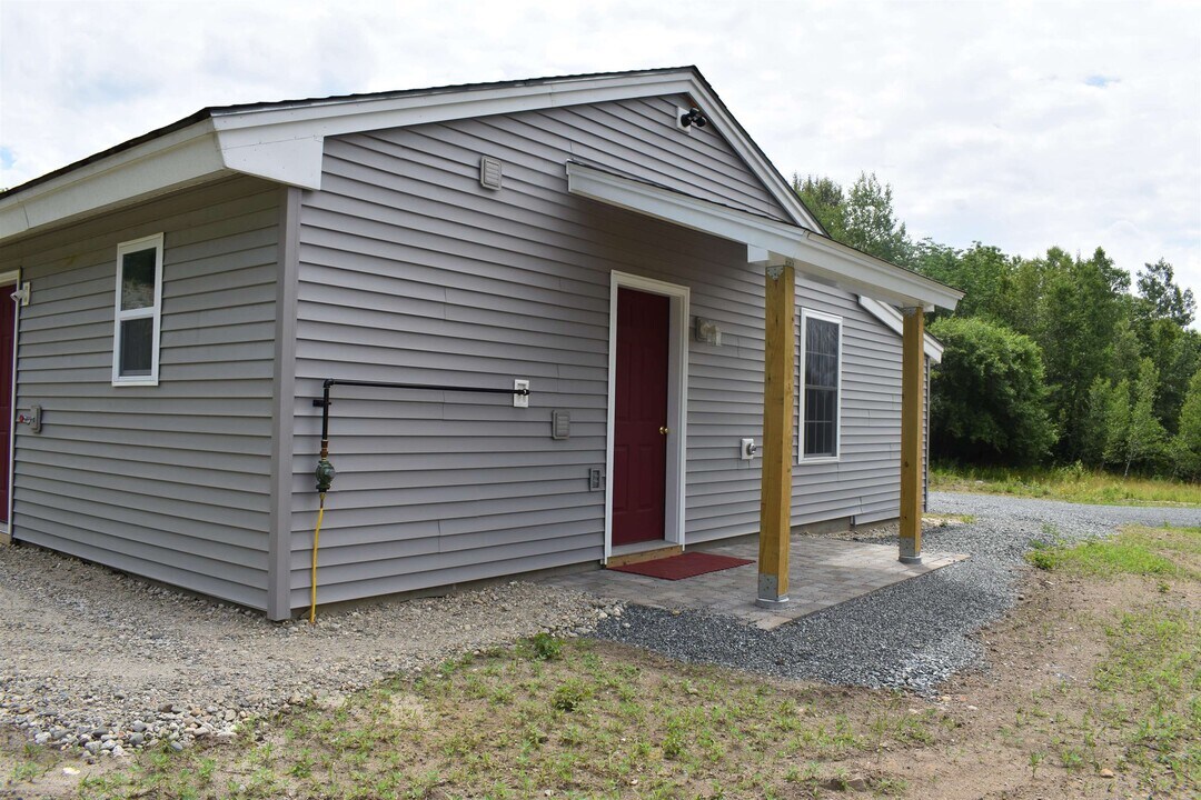 500 NH-118 in Canaan, NH - Building Photo