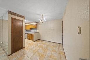 2100 College Dr, Unit 58 in Baton Rouge, LA - Building Photo