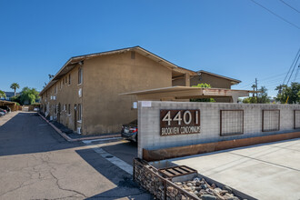 Brookview Condominiums in Phoenix, AZ - Building Photo - Building Photo