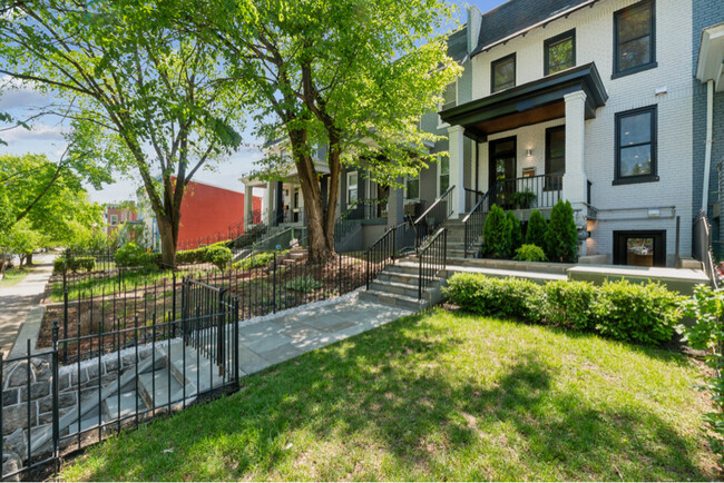 321 L St NE in Washington, DC - Building Photo - Building Photo