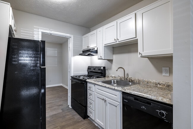 Welcome Home to Premier Club Living in Union City, GA - Foto de edificio - Interior Photo