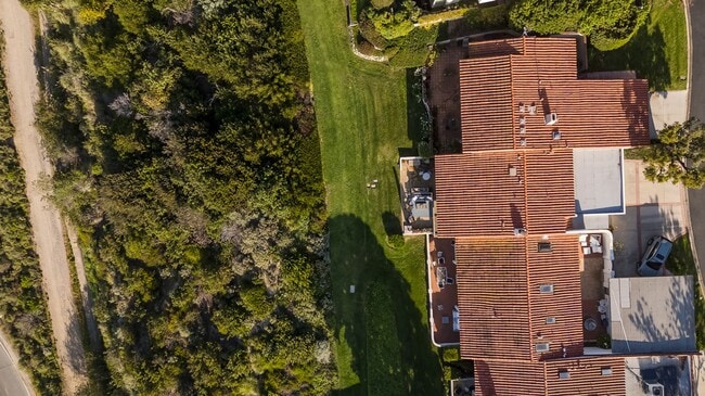 2165 Vista Entrada in Newport Beach, CA - Building Photo - Building Photo