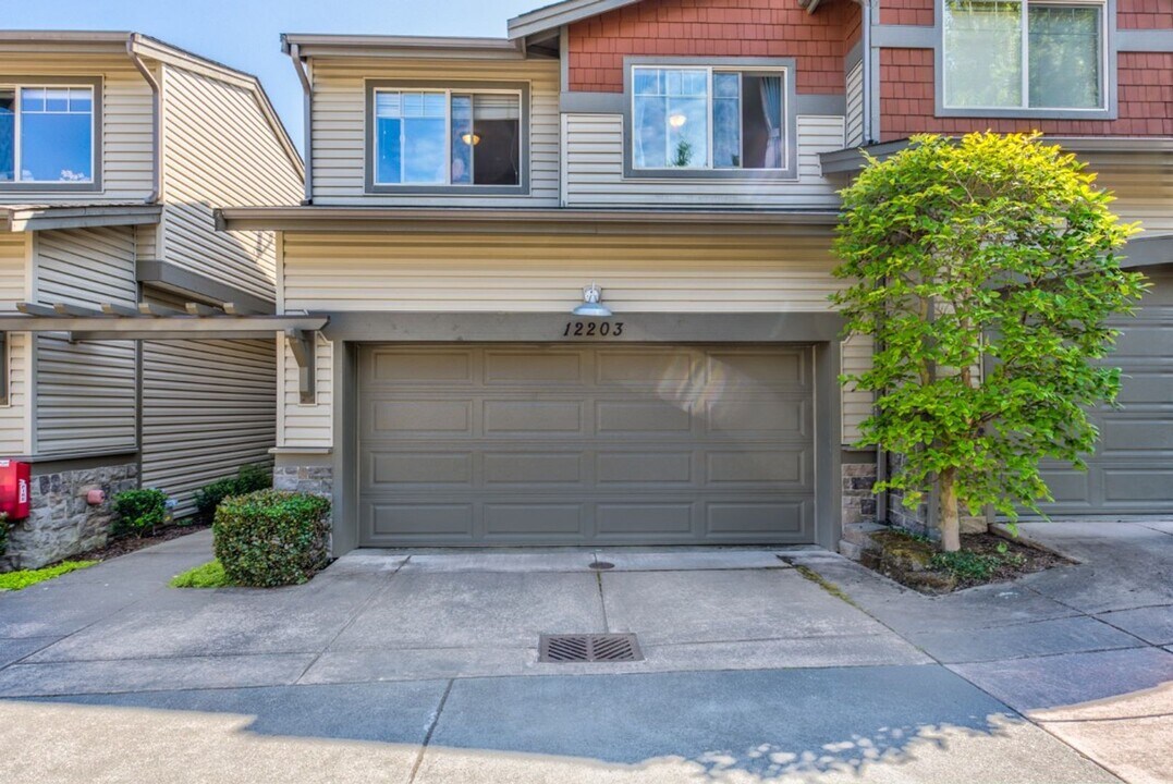 12203 NE 103rd Ln in Kirkland, WA - Building Photo