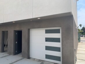 4825-4825 Riverton Ave in Los Angeles, CA - Foto de edificio - Building Photo