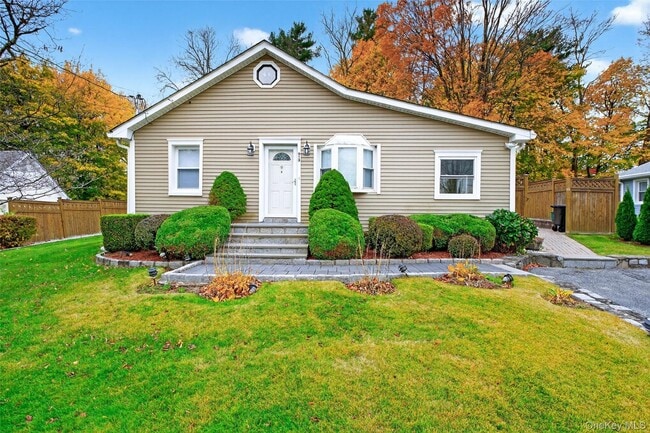 property at 913 Parkway Pl