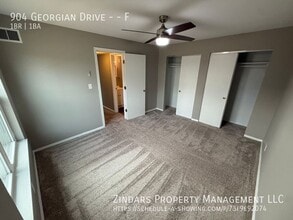 904 Georgian Dr in Danville, IL - Foto de edificio - Building Photo