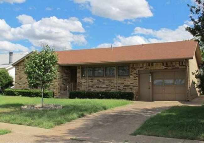 property at 3027 Abbott Ave
