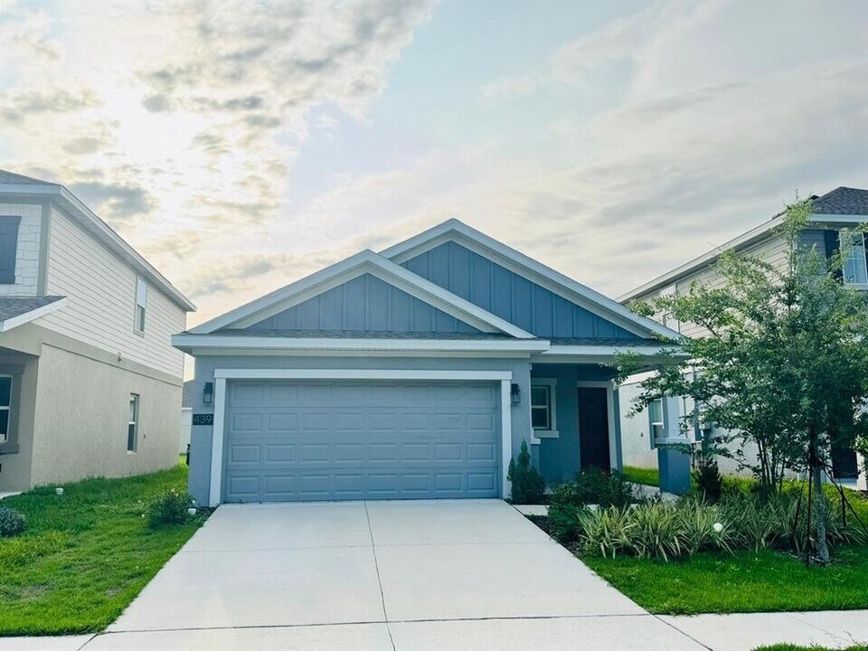 439 Cool Summer Ln in Davenport, FL - Building Photo