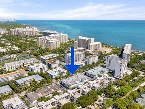 290 Sunrise Dr in Key Biscayne, FL - Building Photo - Building Photo