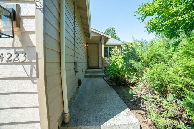 4211-4223 SE Jackson St in Milwaukie, OR - Building Photo - Building Photo