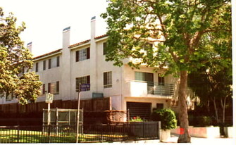 7327 Willoughby Ave Apartamentos