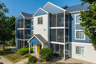 Maple Grove Apartments in Madison, WI - Foto de edificio - Building Photo