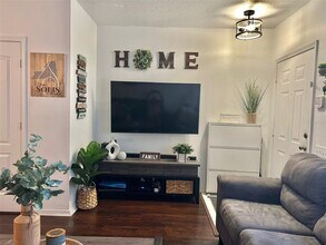 2435 Lake Woodberry Cir in Brandon, FL - Building Photo - Building Photo