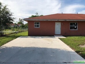 2229 NW 98th St in Miami, FL - Building Photo - Building Photo