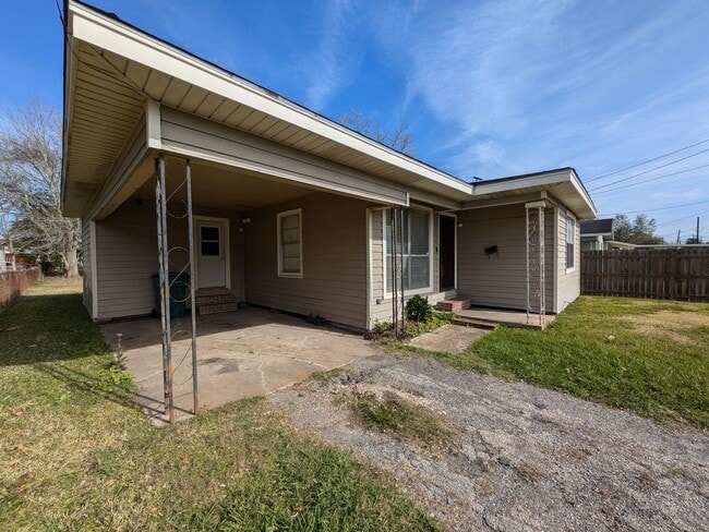 3486 Westmoreland Ave in Beaumont, TX - Building Photo - Building Photo