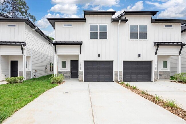 1952 Longmire Rd in Conroe, TX - Building Photo - Building Photo