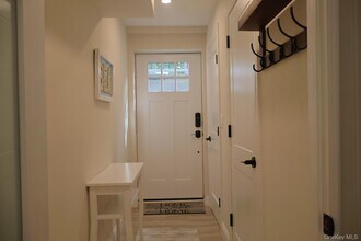 16 Ocean Ave in East Quogue, NY - Building Photo - Building Photo