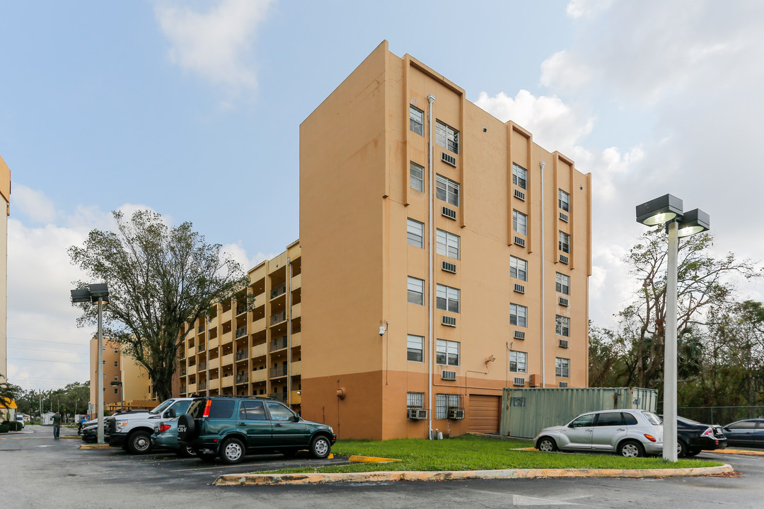 Region One - Palm Courts in Miami, FL - Building Photo