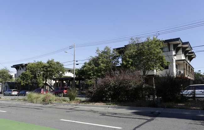 950 40th St in Emeryville, CA - Foto de edificio - Building Photo