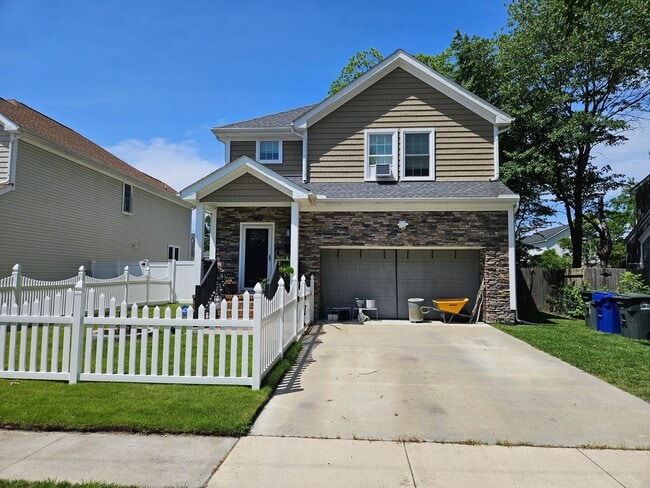 property at 2728 Myrtle Ave