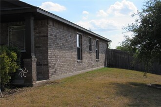 2700 Overton St in Round Rock, TX - Building Photo - Building Photo