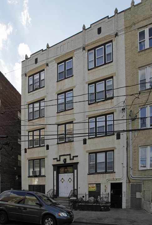 7 Armstrong Ave in Jersey City, NJ - Foto de edificio