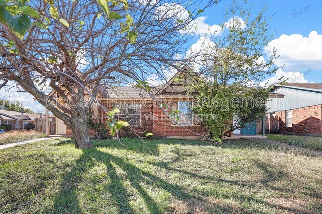 2716 Rustic Frst Rd in Fort Worth, TX - Building Photo - Building Photo