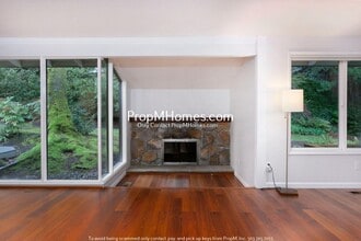 14201 Dolph Ct in Lake Oswego, OR - Building Photo - Building Photo
