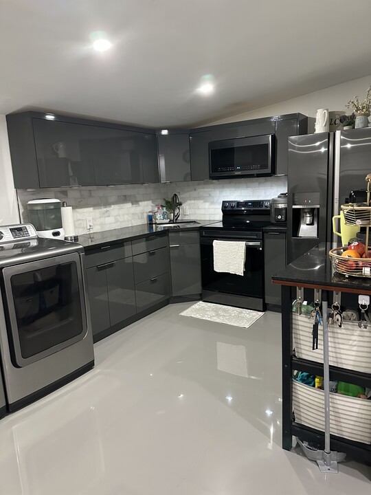 1212 E River Dr in Margate, FL - Building Photo