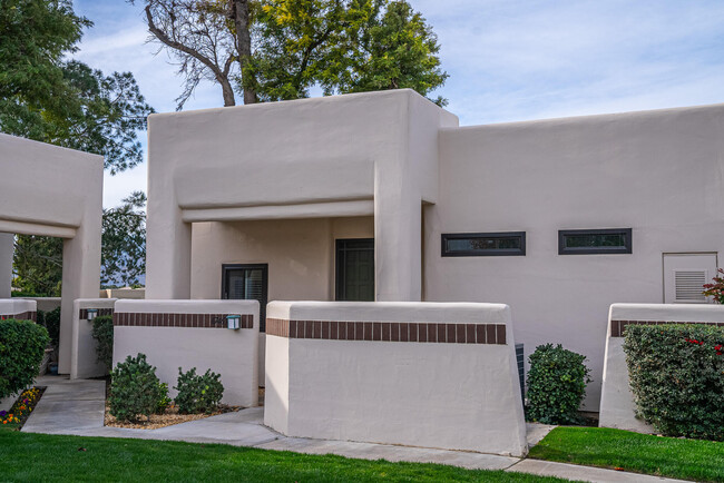 67463 Toltec Ct in Cathedral City, CA - Foto de edificio - Building Photo