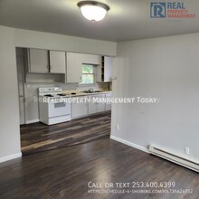 8420 S Tacoma Way in Lakewood, WA - Building Photo - Building Photo