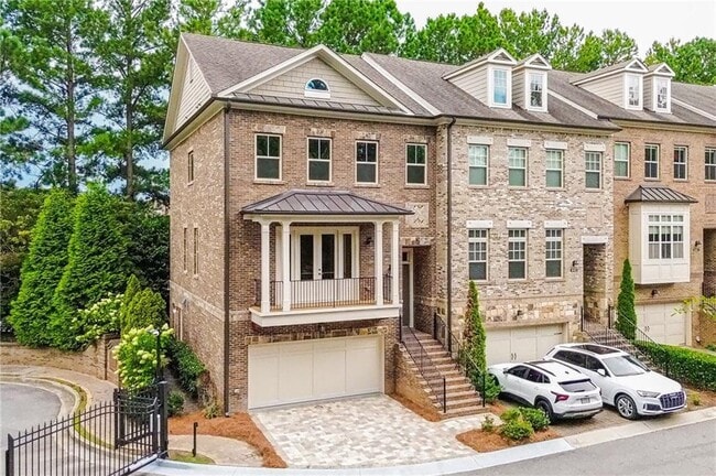 845 Canterbury Rd NE