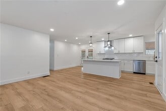 3852 Pin Oak Cir in Doraville, GA - Building Photo - Building Photo