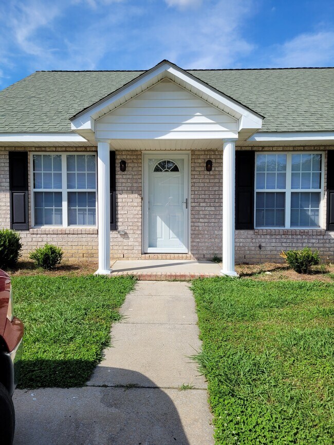323 Cottonfield Ct, Unit 313 A in Ayden, NC - Foto de edificio - Building Photo