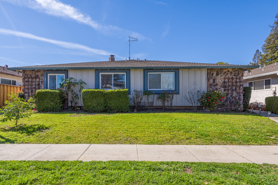 2561 Skylark Drive in San Jose, CA - Building Photo