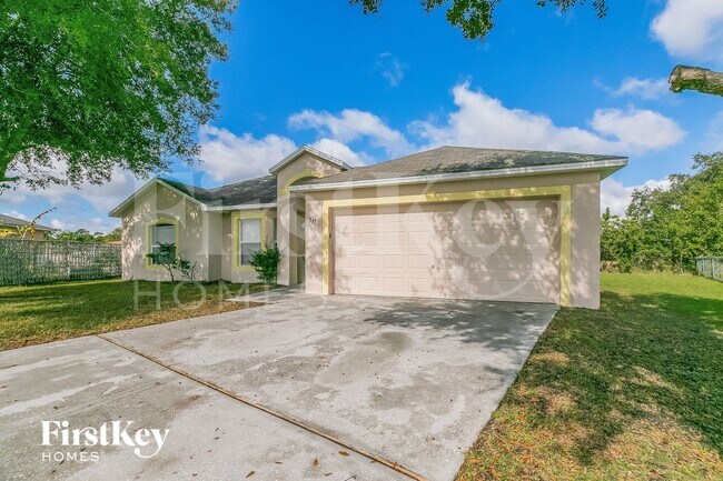 711 Hamster Way in Kissimmee, FL - Building Photo - Building Photo