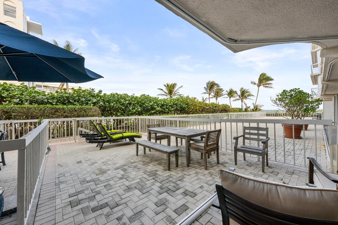 3250 S Ocean Blvd in Palm Beach, FL - Building Photo
