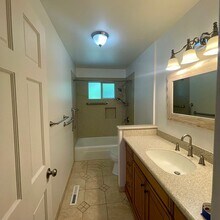 5617 Dupont Dr in Santa Rosa, CA - Building Photo - Building Photo