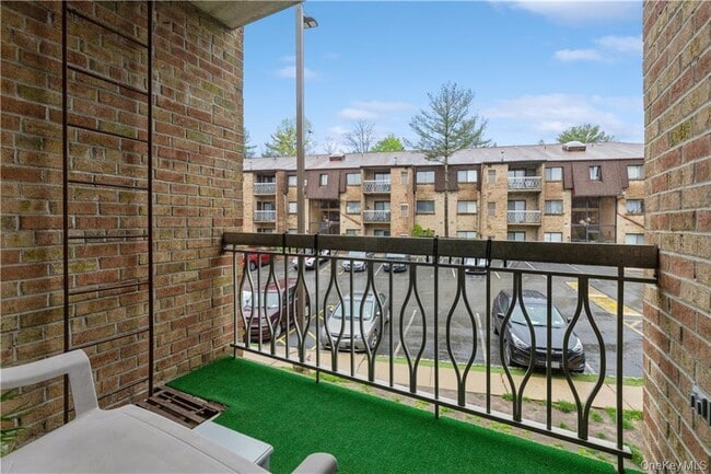 429 Kennedy Dr in Spring Valley, NY - Building Photo - Building Photo