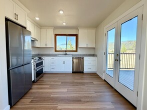 15751 Shiloh Rd in White City, OR - Foto de edificio - Building Photo