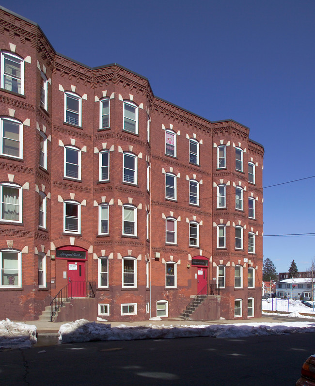 215 E Dwight St in Holyoke, MA - Foto de edificio - Building Photo