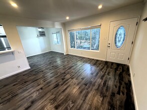 1040 N Sierra Bonita Ave, Unit 1 in West Hollywood, CA - Foto de edificio - Building Photo