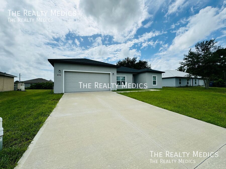 370 Dadeville St SE in Palm Bay, FL - Building Photo