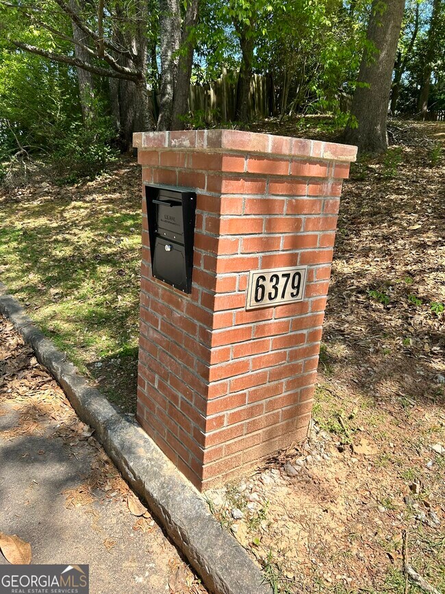 6379 Vernon Woods Dr NE in Atlanta, GA - Building Photo - Building Photo