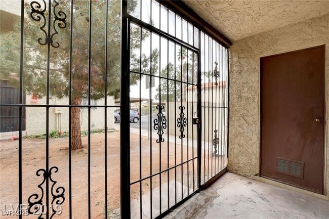 3263 Savalli St in Las Vegas, NV - Building Photo - Building Photo