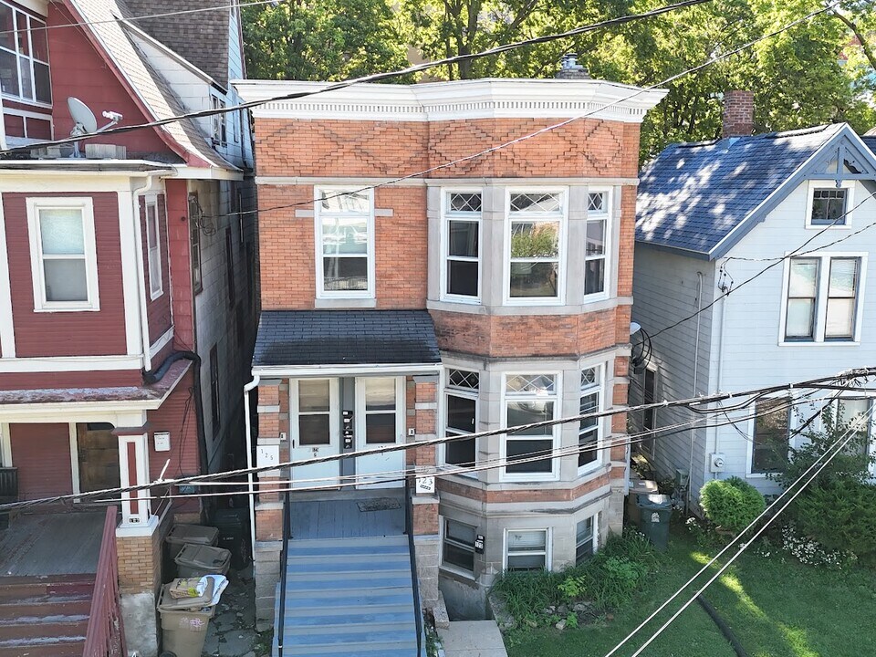 125 E Johnson St, Unit #2 in Madison, WI - Foto de edificio