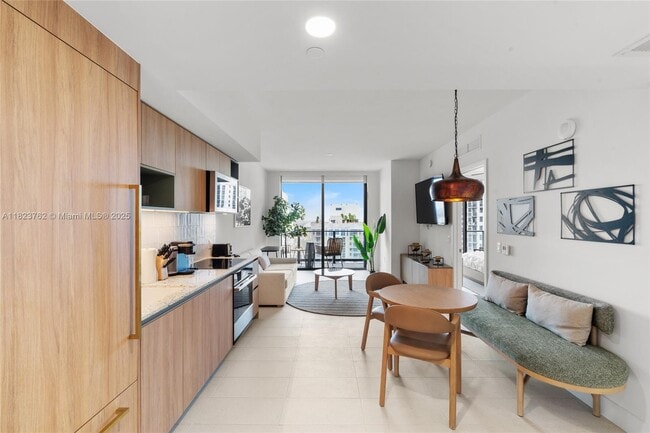 601 NE 1st Ave in Miami, FL - Building Photo - Building Photo