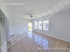 1322 W Anaheim St in Los Angeles, CA - Building Photo - Building Photo