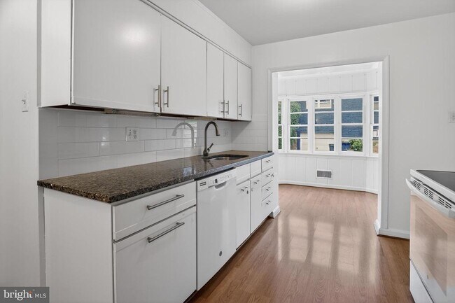 5205 Saratoga Ave in Chevy Chase, MD - Building Photo - Building Photo